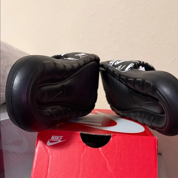 Nike Slide Sandals in Black with White Logo Print - Picture 7 of 7